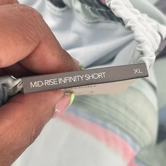 Calia Mid-Rise Infinity Shorts XL | 3” Inseam, Succulent Green, Run Collection - Picture 10 of 14